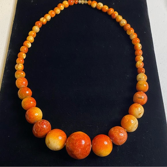 Apple Coral Graduated Necklace Vintage-Rare - Picture 2 of 9